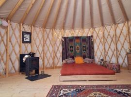 Jurta wkoło zielono, camping de luxo em Wyszowadka