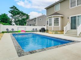 Spacious Brigantine Home about 1 Block to Beach!, hotel en Brigantine