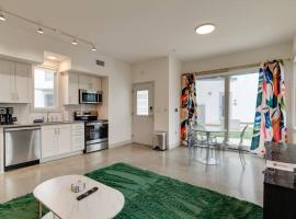 Urban-Chic Condo 1mi to New SC Stadium!, acomoda&ccedil;&atilde;o em condom&iacute;nio em Nashville