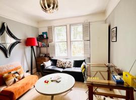 Bournemouth. Private Self Contained space., Hotel in Bournemouth