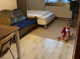 Schlafen auf dem pferdehof einfach gehalten mit Kühlschrank