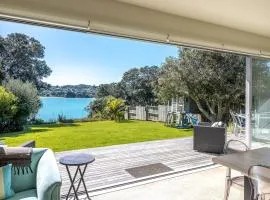 Bonnie Doon, Kenney Point - Be My Guest Waiheke