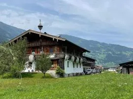Blick zum Mayrhofen