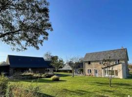 Lovely Normandy Charmante maison de campagne, hotel in La Bigne