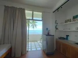 Absolute Beachfront Studio with Kitchen & Balcony