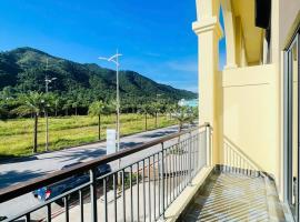 VILLA 16 phòng ngủ - SONASEA - VÂN ĐỒN - sát biển - đầy đủ tiện nghi, Hotel in Thâm Câu