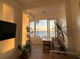 Absolute Beachfront Apartment With Kitchen，位于长滩岛的酒店