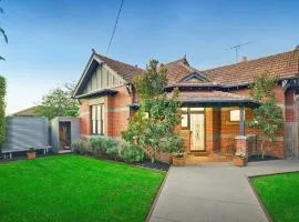 Camberwell Holiday Home With Pool