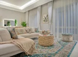 Layali Properties - Boho Oasis 3BR Apt - Convention and Exhibition Center
