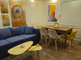 Su Casa - Rezerva acum apartament Spatios ultracentral, ceai, cafea, filtru apa rece-fierbinte, parcare gratuita in zona, hotel com estacionamento em Craiova