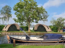 Glamping at the water, close to Amsterdam, готель у місті Алсмер
