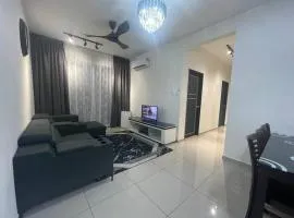 Felina Homestay Condo Selayang Batu Caves MusIim Friendly、クアラルンプールのコンドミニアム