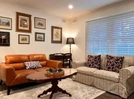 Cozy Lovely flat 3km to CBD