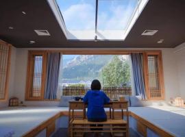 嵩山居-丽晶精品民宿, hotel s parkirali&scaron;tem u gradu 'Dengfeng'