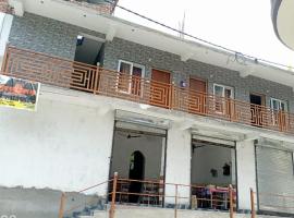 Yamuna Pug Pinewood Greh by StayApart, hotel en Kharsālī