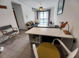 DEPARTAMENTO CÉNTRICO, a METROS de la UNIVERSIDAD, 3 PERSONAS, GARAJE AUTO CHICO