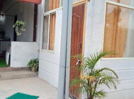 Flora Homestay, hotel v destinaci Aldūr