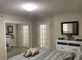 Chris Cozy Condo Commonwealth #107 Edmonton, condominio en Edmonton