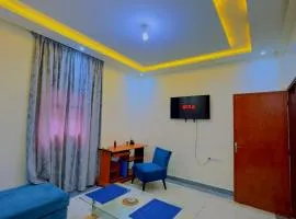 Quiet Central Home Near Beach - High Speed WiFi, Free Parking & Private Entry