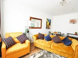 Peaceful first floor apartment close to town centre