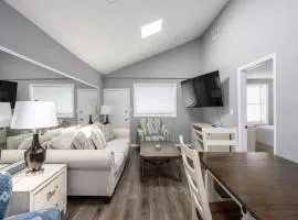 Quaint Home 2BR 1 BA Shared Pool