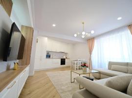 FLH - SIBIU - The Evolution LUXURY Apt - 2 Bedrooms, 1 Livingroom, 2BA with 3 ACs Units and Panoramic view - Sleeps 6 - Shopping City Mall, hotel in Şelimbăr