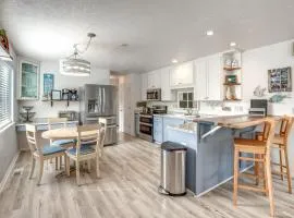 Relaxing Lincoln City Coastal Escape Near Beach!