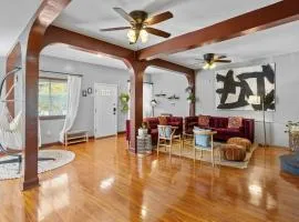 7BR 7BA Big House 1 block from Tropicana and Beach