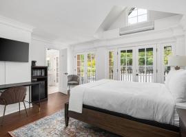 Santa Rosa Stonehouse Private Wine Country Retreat!, hotel v destinaci Bak