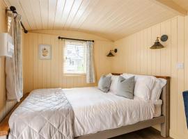 Shepherd's Hut, Bath, hotel in Bath