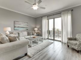 Downtown Bay St Louis Condo - Walk to Beach!, hotel en Bay Saint Louis
