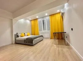 Жк Молодёжный на Тулебаева, hotel in Almaty