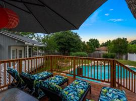 Serene Family Retreat King Beds Pool Hot Tub and Games, hotel v destinaci Cedar Park