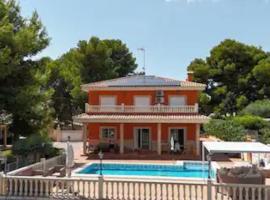 Villa pleine de charme, Hotel in Olocau