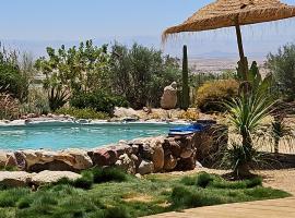 בית האבן בצוקים, hotel en Tzukim