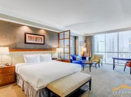 MGM Signature-22-809 F1 Track & Strip View Studio, hotel in Las Vegas