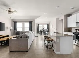 Charming 4BR Home w Spacious Backyard in Hutto