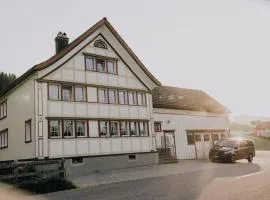 Ganze Herberge am Alpstein für Gruppen bis 12 Personen und Familien, Appenzell Premium Privatunterkunft im Ski- und Wandergebiet Hoher Kasten
