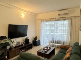 Abidjan , zone 4 superbe Appart rue Paul langevin, hotell i Marcory