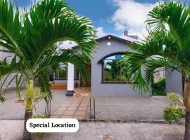 Private Villa in San Cristóbal, 2 Rooms, 6 Beds, AC, WiFi, Kitchen, Washer & Dryer, 4 min from the airport - Tropical - Galápagos Home