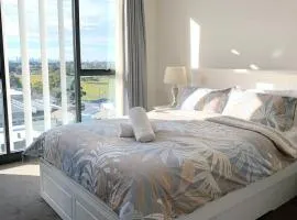 Modern Chic Apartment Close to Sydney Airport