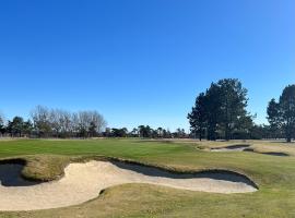 Boende med närhet till golfbanan i Åhus, hotel v destinaci Ahus