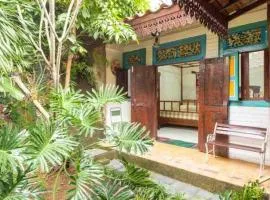 Vintage Room 1 in Joglo House By penggemarlawas