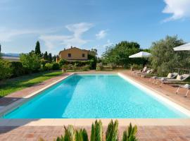 VILLA ALLODOLA 12, Emma Villas, hotel in Rosignano Marittimo