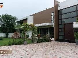 Glanz Homz Opulent 3BR on 1st floor