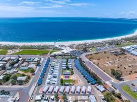 朱里恩湾旅游公园酒店