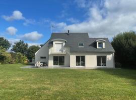 VILLA FAMILIALE Bord de Mer, hotel a Beg-Meil