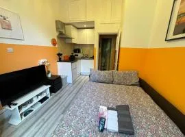 Central, Compact and fashion flat for 4 people with breakfast in Kensington Zone 1