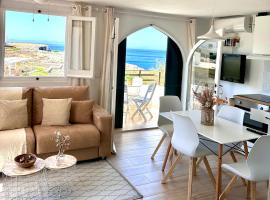 Vistas al mar en primera linea, Hotel in Cala en Forcat