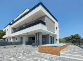 Villa Loreta near Fažana for 7 plus 1 people with luxury private jacuzzi only 600 meters from sea